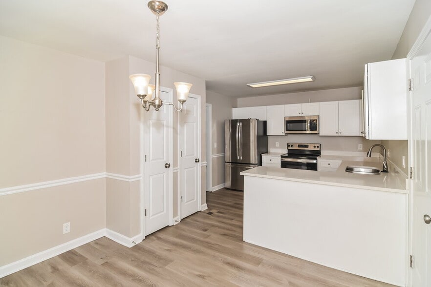 Building Photo - 3264 Towne Village Rd