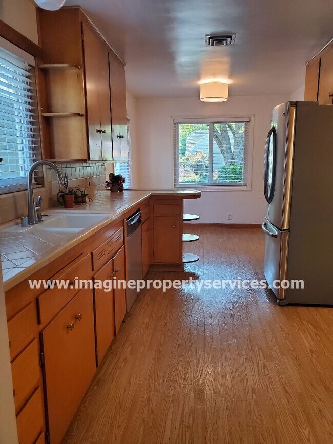 Building Photo - Charming Home For Rent