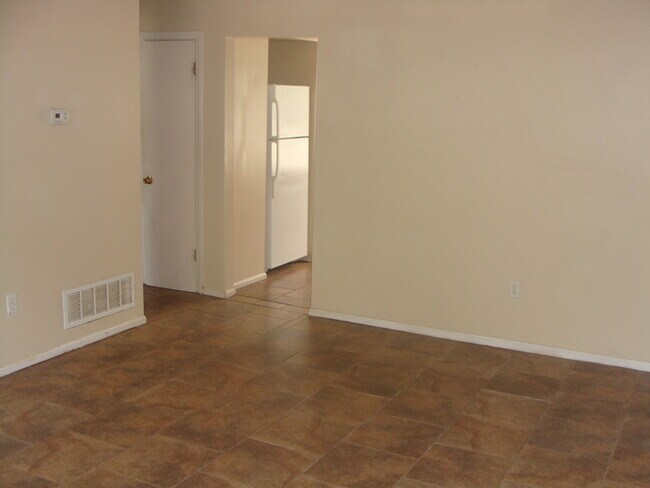 Building Photo - 1 Oak Forest Ln
