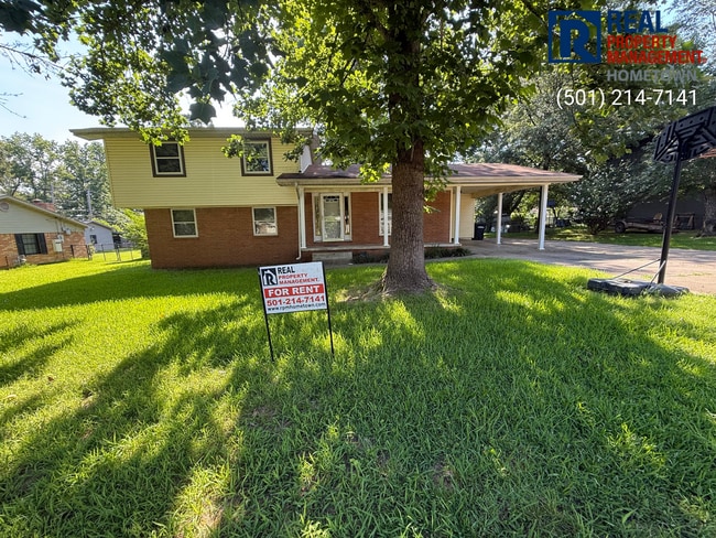 Primary Photo - 11 Algonkin Pl