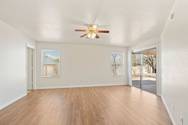 Building Photo - Move in ready home in Arizona Sunset!