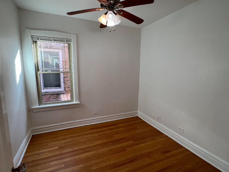 Building Photo - 6018 N Melvina Ave