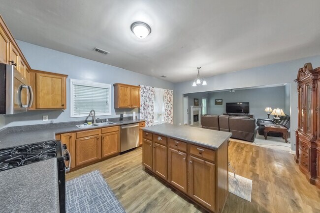 Building Photo - 179 Holbrook Dr