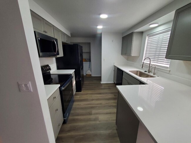 Building Photo - 14905 S Redwood Rd