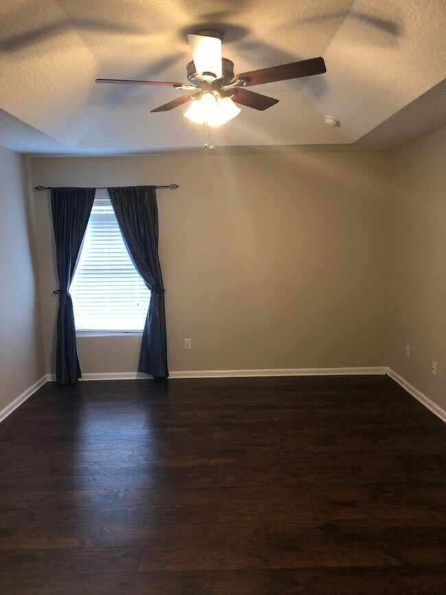 Building Photo - 3 br, 2 bath House - 185 TWIN LAKES DRIVE