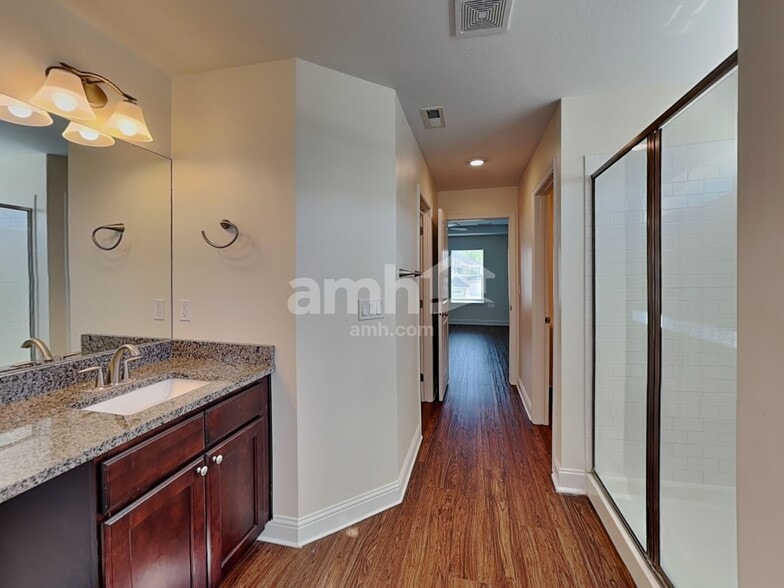 Building Photo - 59 S Lancaster Dr