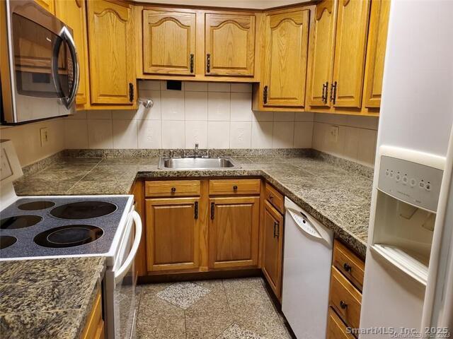 Building Photo - 38 Padanaram Ave