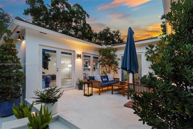 Building Photo - 3080 Calusa St