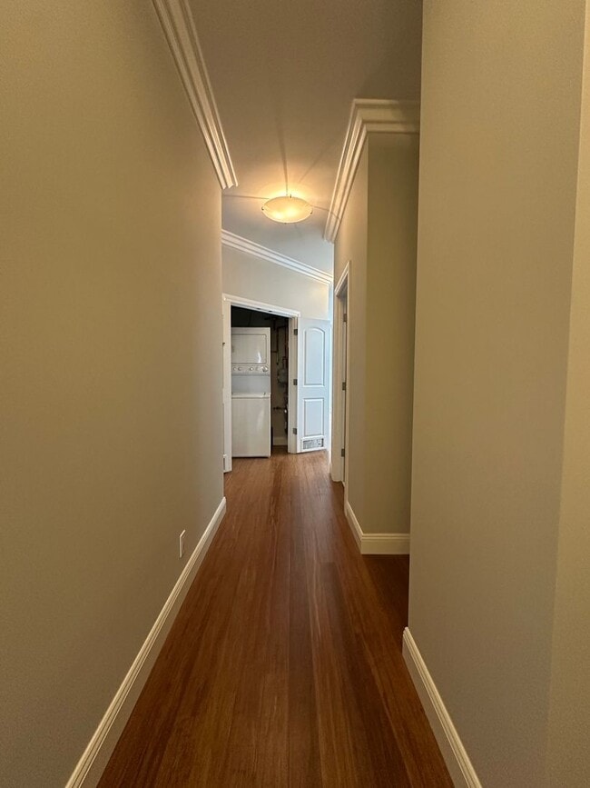 Building Photo - Spacious Nob Hill 3 BD/ 2 Bath Flat with Shared Roof-deck! Gorgeous City and Bay Views!!