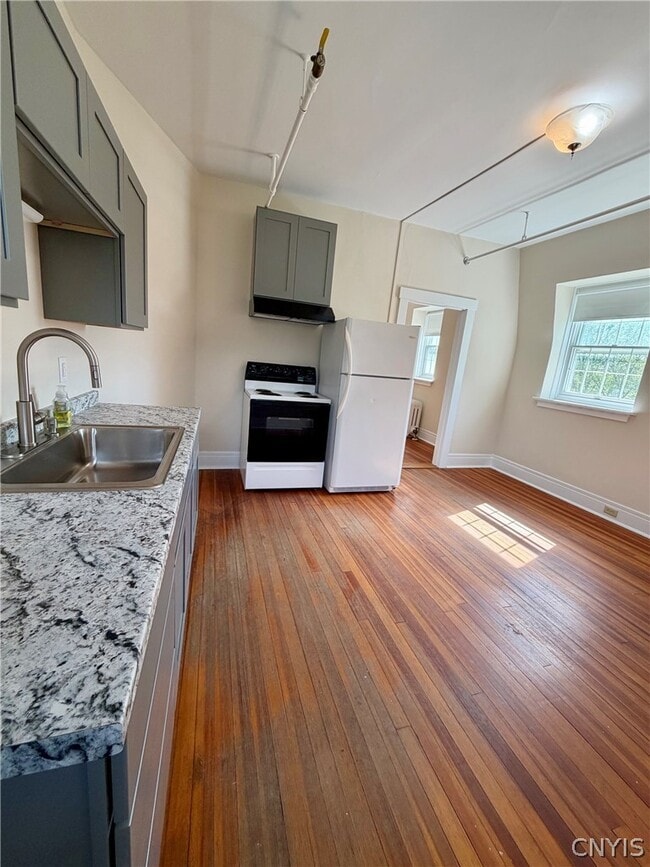 Building Photo - 170 Kenwood Ave