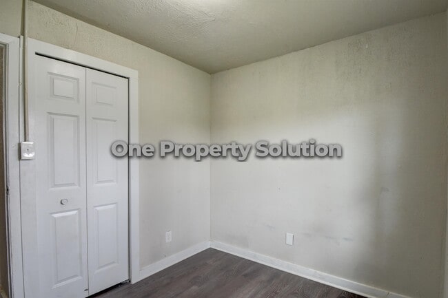 Building Photo - 5248 E 11th Pl