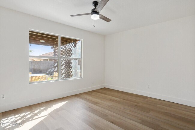 Building Photo - 7931 W Shaw Butte Dr