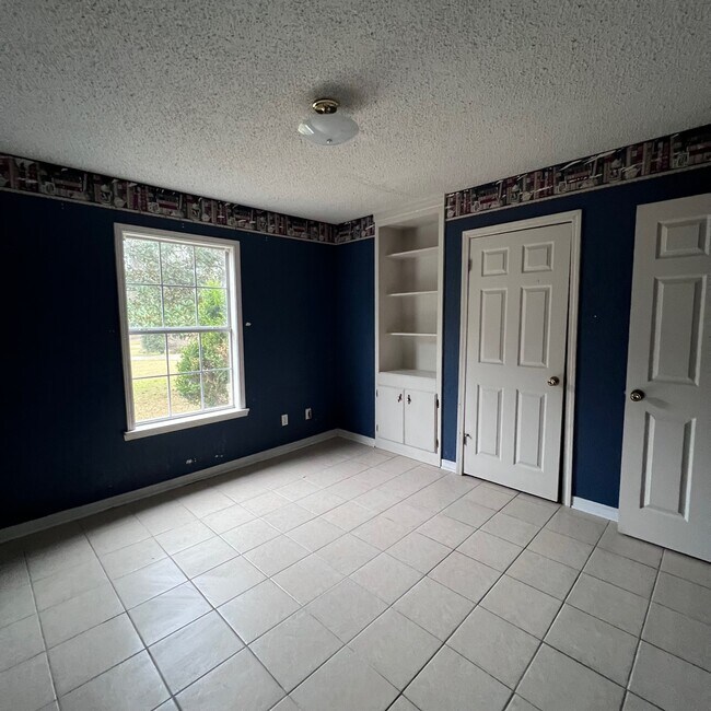 Building Photo - 161 Pinehill Mnr