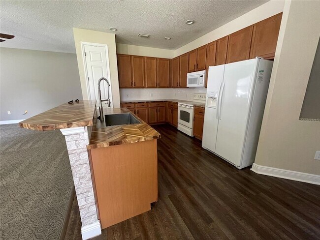 Building Photo - 3699 Heirloom Rose Pl