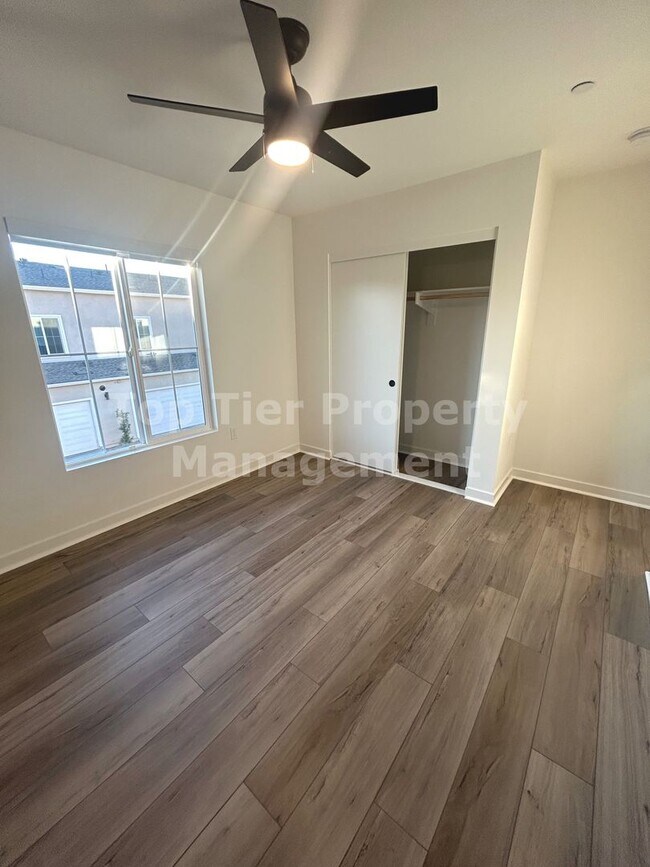 Building Photo - ***Gorgeous 2 bed / 2.5 bath / 1,083 sqft Townhouse in New Citro Community of Fallbrook - Availab...