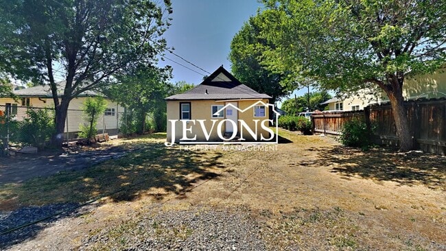 Building Photo - Coming soon! Available dates are subject to change without notice; please make sure you have tour...