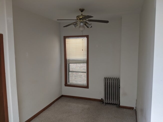 Building Photo - 1514 W Wilson Ave