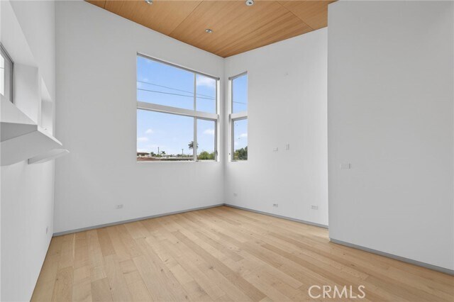 Building Photo - 404 Grand