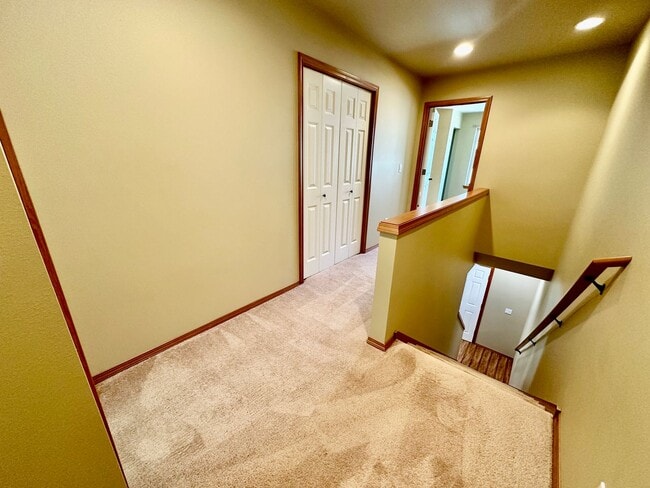 Building Photo - Spacious 2 Bedroom Sagebrook Townhome
