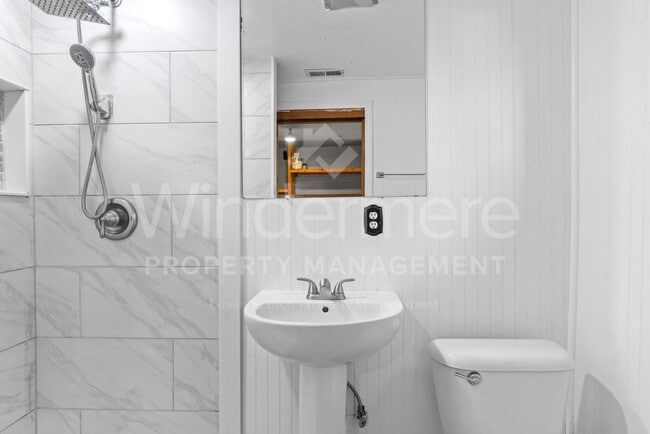 Building Photo - Charming 4-Bedroom Home – Where Comfort Meets Style