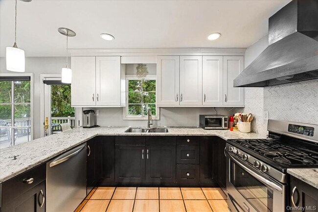 Building Photo - 1127 Fordham Ln