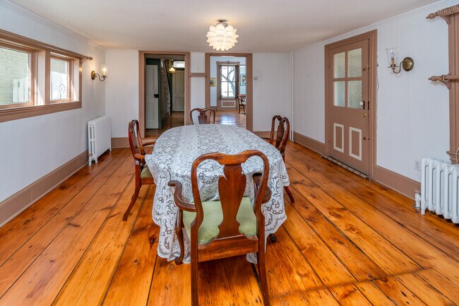 Building Photo - 45 York St