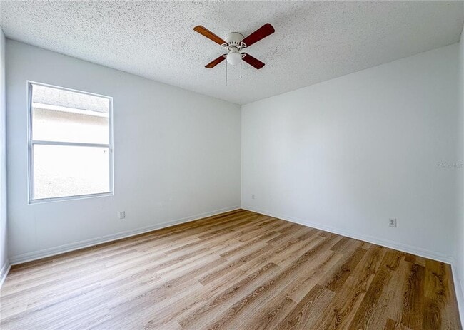 Building Photo - 402 Sunset View Dr