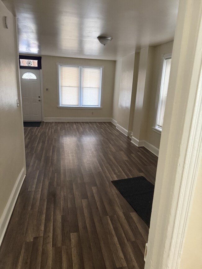 Building Photo - 187 E 18th St