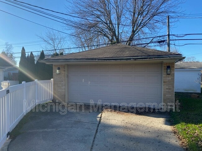 Building Photo - 14505 Shadywood Dr