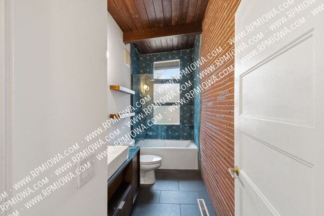 Building Photo - 3135 SW 23rd St