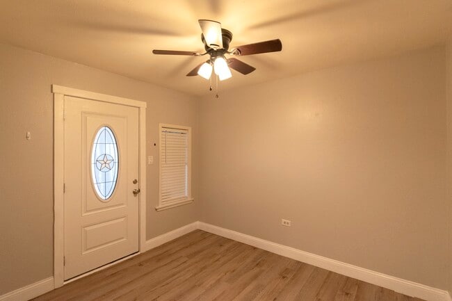 Building Photo - 3212 Wenz Ave