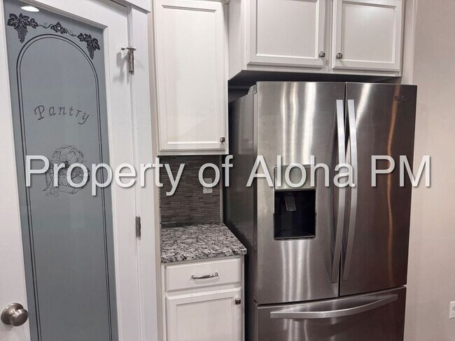 Building Photo - 817 E Ionia Dr