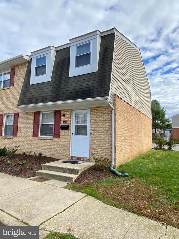 Building Photo - 2 Heritage Ct