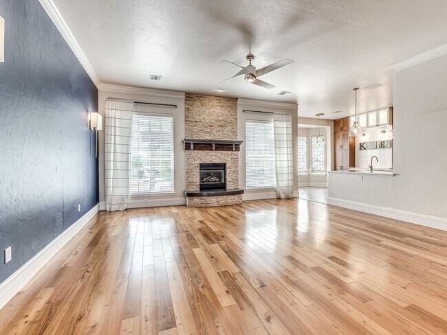 Building Photo - Fantastic home in the Fairways at Surrey H...