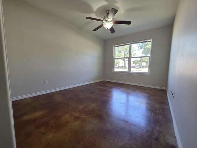 Building Photo - 511 Avenue K