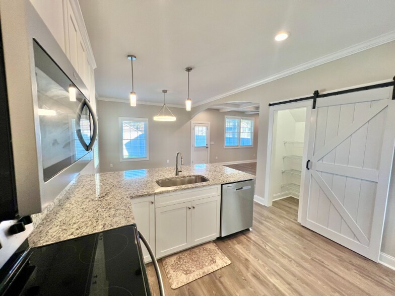 Building Photo - 2530 Snow Creek Rd NE