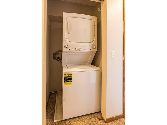 Building Photo - 64 E 13th St