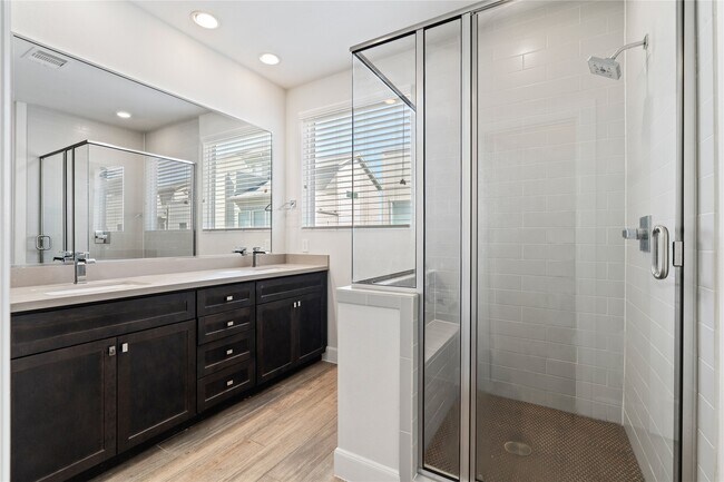 Building Photo - 1013 W 17th St