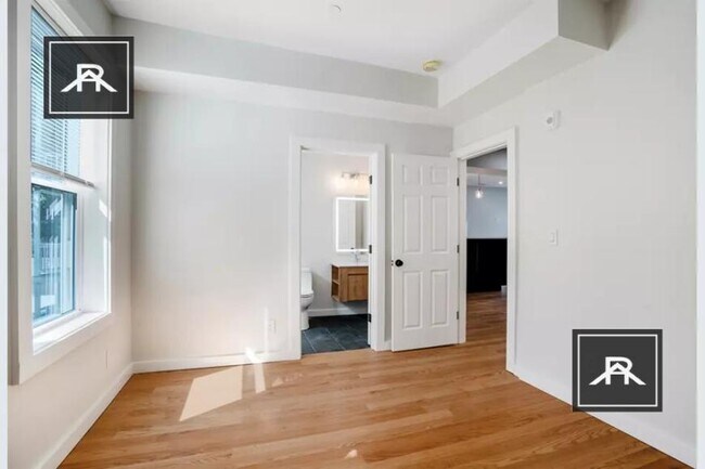 Building Photo - 3 bedroom in Allston MA 02134