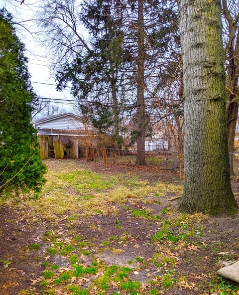 Backyard - 530 E Maplehurst St