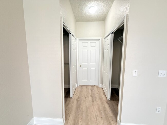 Building Photo - 13015 Plantation Park Cir