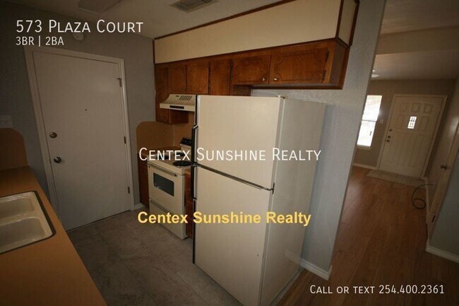 Building Photo - 573 Plaza Ct