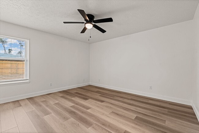 Building Photo - 505 Carrie Ln