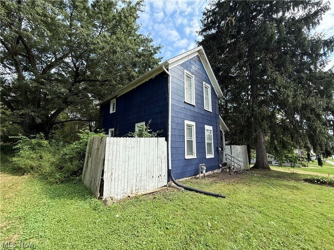 Building Photo - 131 W Miller Ave