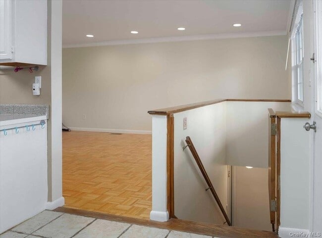 Building Photo - 430 Somerset Dr