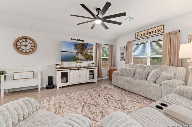 Building Photo - BEAUTIFUL 4-BEDROOM, SINGLE-STORY HOME IN ...
