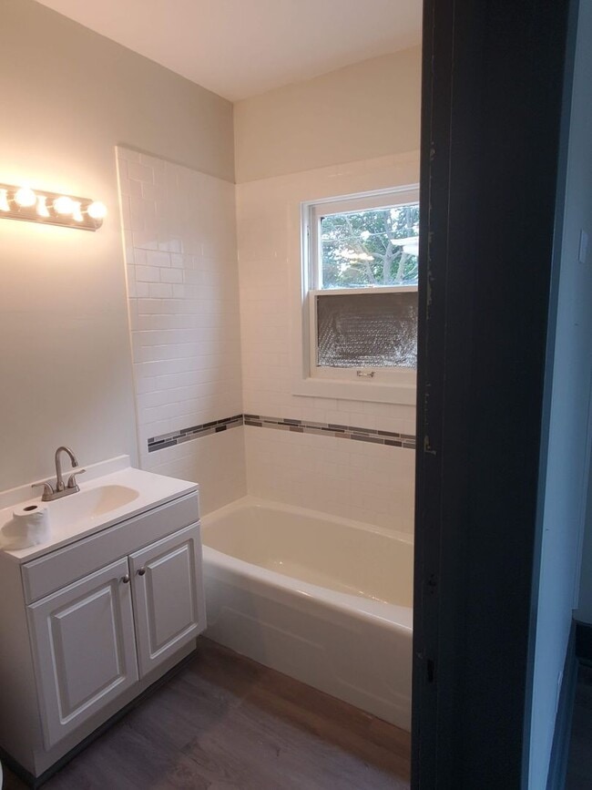 Building Photo - 936 Harrison Ave