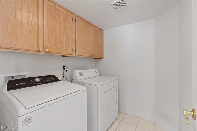 Building Photo - 1817 Tropical Breeze Dr