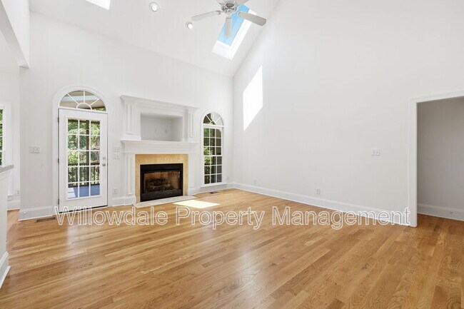 Building Photo - 223 Kinvara Ct