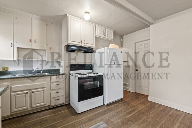 Building Photo - 412 N Lorraine Ave
